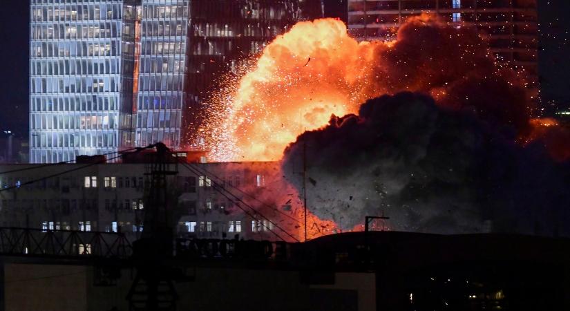 Iráni rakéták csapódtak be Tel-Aviv térségében – sokkoló videók a helyszínről