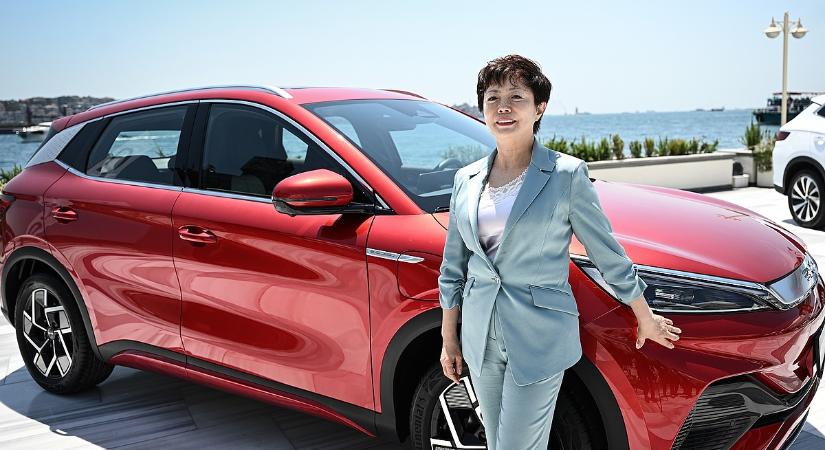 Forradalmasítják az elektromos autózást, nem gondolná mire képes a BYD töltője