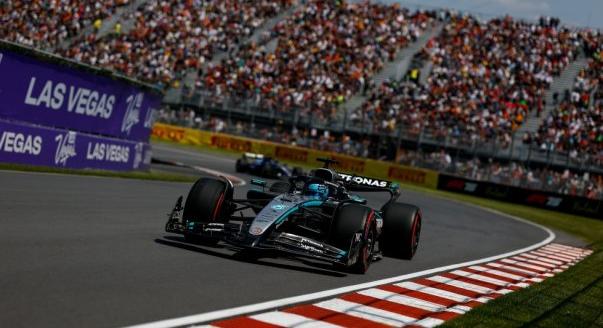 Élen a Mercedes, falban a Ferrari: ez történt pénteken az F1-ben