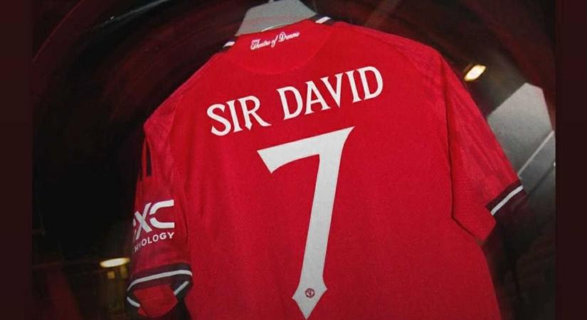 Mától David Beckham Sir David: Lovagi rangra emelte a brit uralkodó a futballsztárt