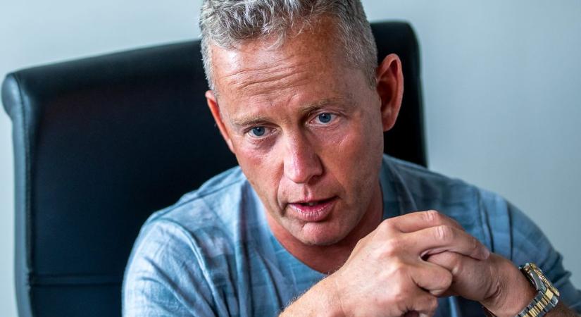 „Már-már muszlimként álltok belém” – fakadt ki Schobert Norbi, miután templomban készült képét kritizálták követői