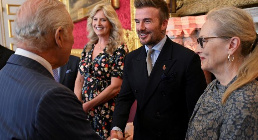 Sir David Beckham – lovaggá ütik az angol futballikont
