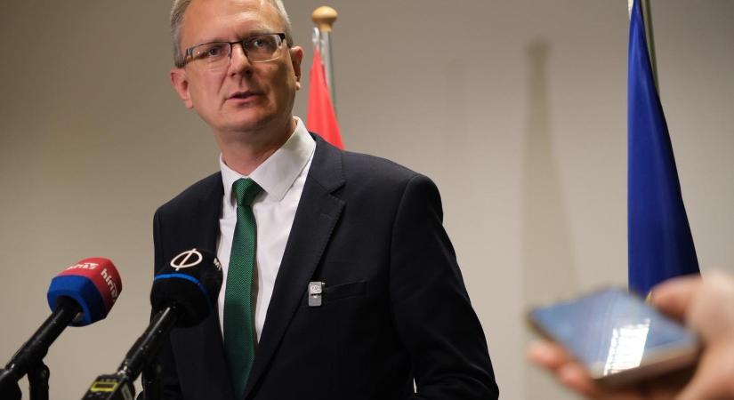 Rétvári Bence a migrációs paktumról: Nem fogjuk végrehajtani az áttelepítéseket