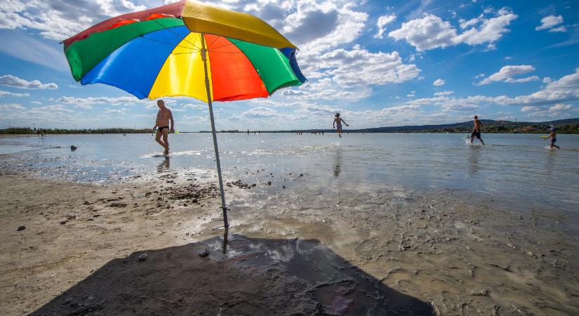 A Velencei-tó egyik strandját be kellett zárni, olyan pocsék a víz minősége