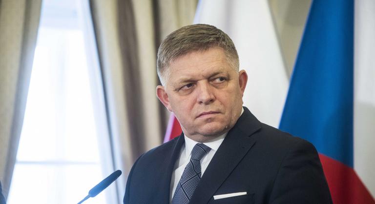 Robert Fico megint nekiment az újságíróknak, dresszkódot vezet be a sajtótájékoztatókon