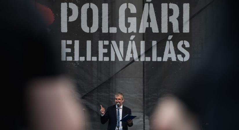Hadházy: 3,8 milliós fotelen 175 ezer forintos bort kortyolgatt Matolcsy Ádám
