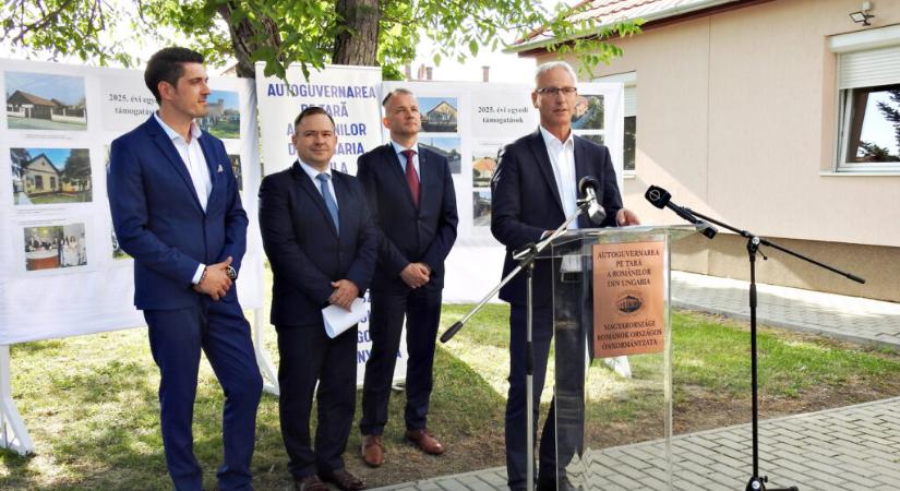 Soltész Miklós: Több mint 80 millió forint támogatást kapnak a magyarországi román közösségek