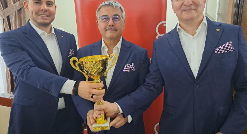 Már-már rekordok könyvébe illő módon...