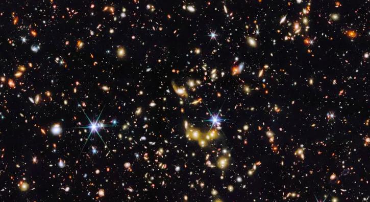 Több ezer galaxis egyetlen felvételen: a teremtés hajnala tárul fel előttünk