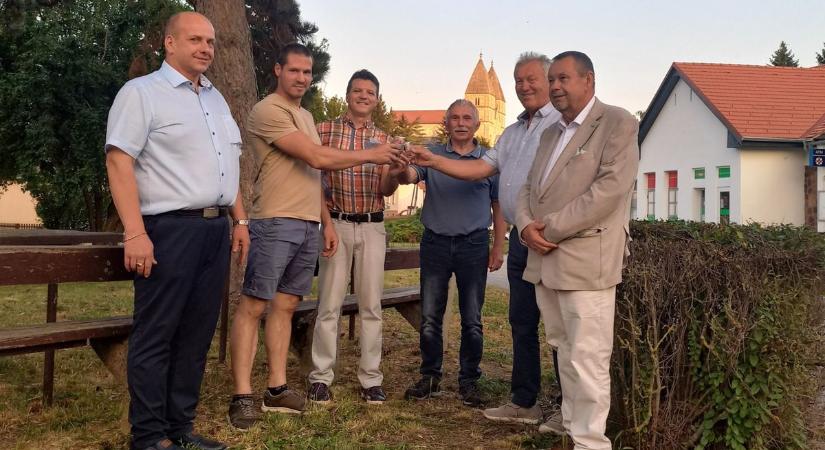 Jáki pálinkaverseny: elképesztő mennyiségek és minőség – tegnap szavaztak!