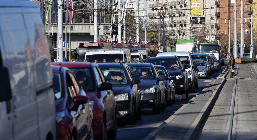 Megint valami baj van Budapest egyik legfontosabb felüljárójánál