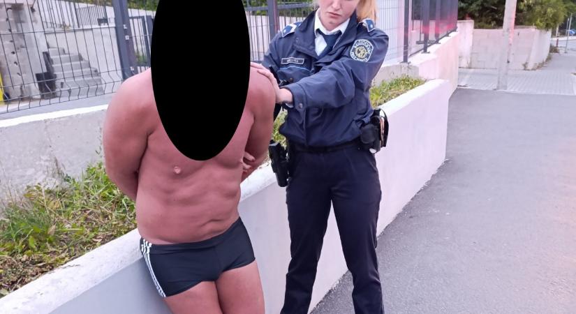 Meztelenül, ölében fürdőgatyájával vezetett egy részeg férfi Budaörsön, majd megharapta az intézkedő rendőrt