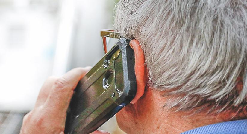 Veszélyes telefontokot hívott vissza a hatóság