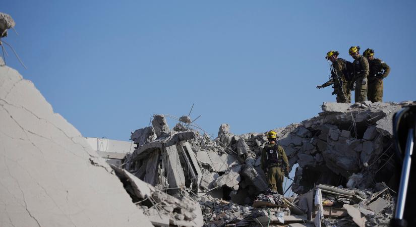 Izrael tartalékosokat mozgósít a libanoni és a szíriai határ védelmére