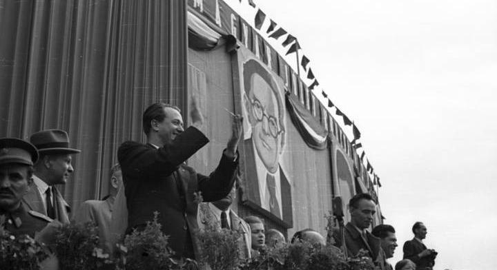 Radnóti barátjából kettős életű politikus lett: az ismert bemondónő volt a szeretője
