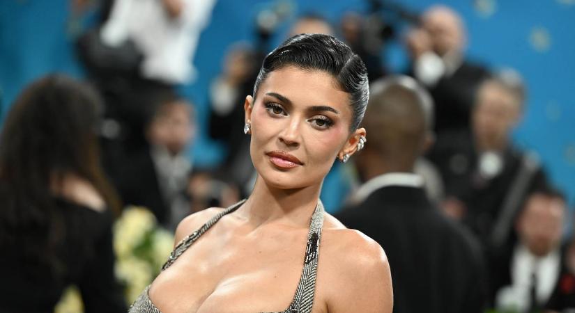 111 celeb, aki nem szégyelli, hogy plasztikáztatta a melleit – és még jól is áll neki