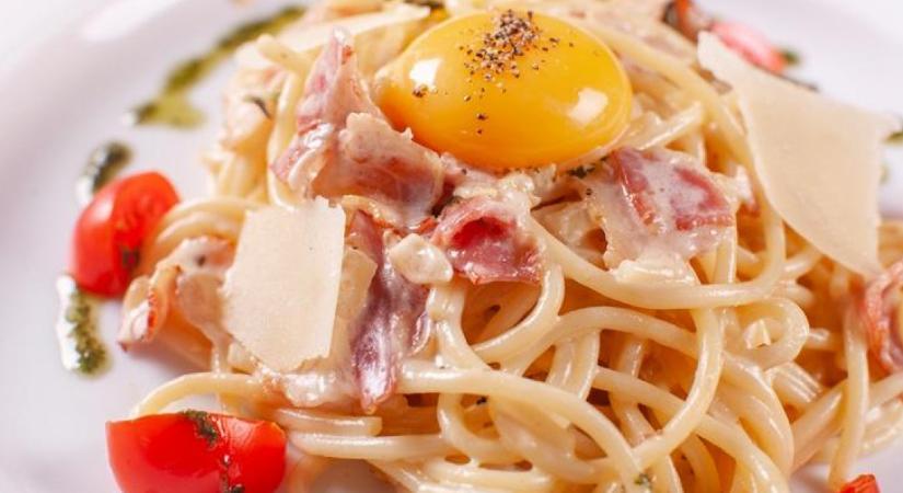Ettől az egyszerű trükktől lesz krémesen finom a carbonara - az egész család repetázni fog belőle