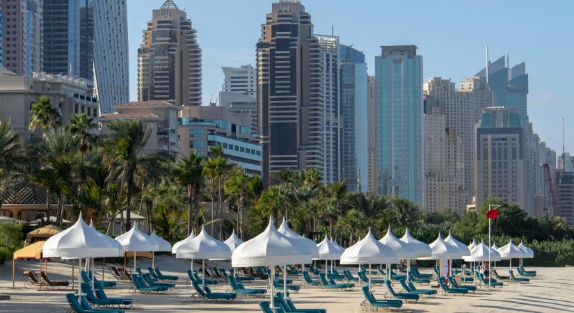Kerülővel, hosszabb menetidővel közlekednek a Wizz Air járatai Dubajba és Abu-Dzabiba