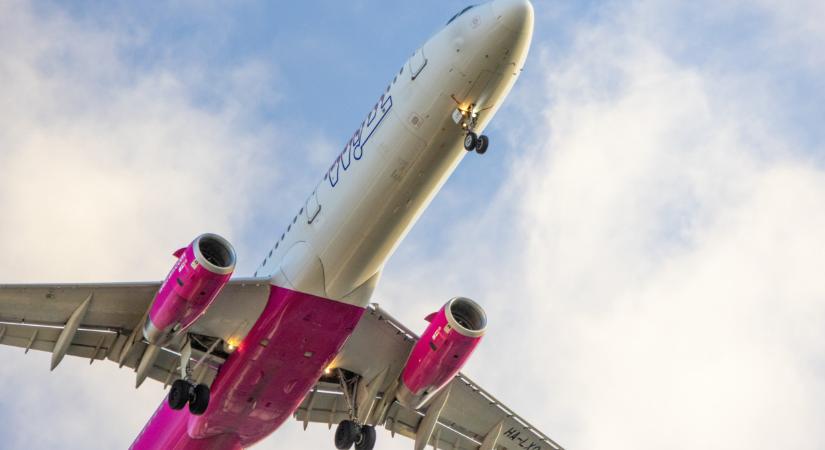 Fontos bejelentést tett a Wizz Air: ezeken a járatain hosszabb lesz az utazási idő