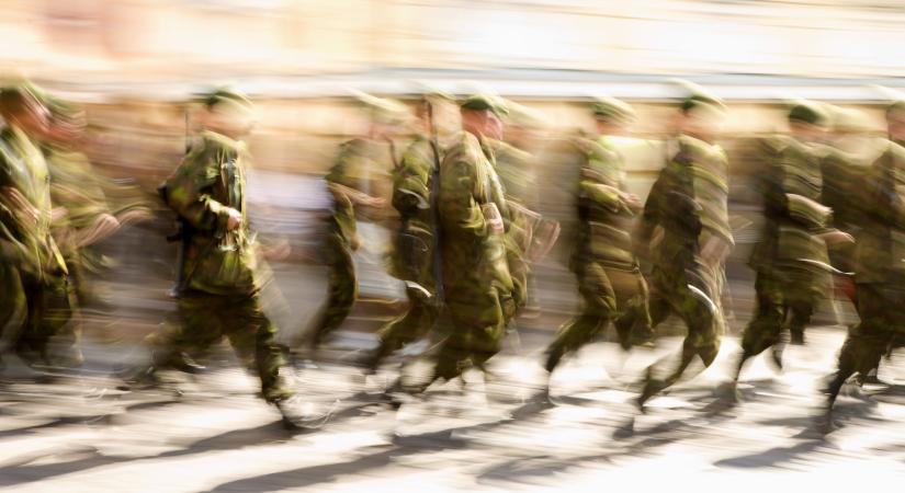 A nőket is besoroznák az európai nagyhatalomnál, 60 ezer katonára van szükség