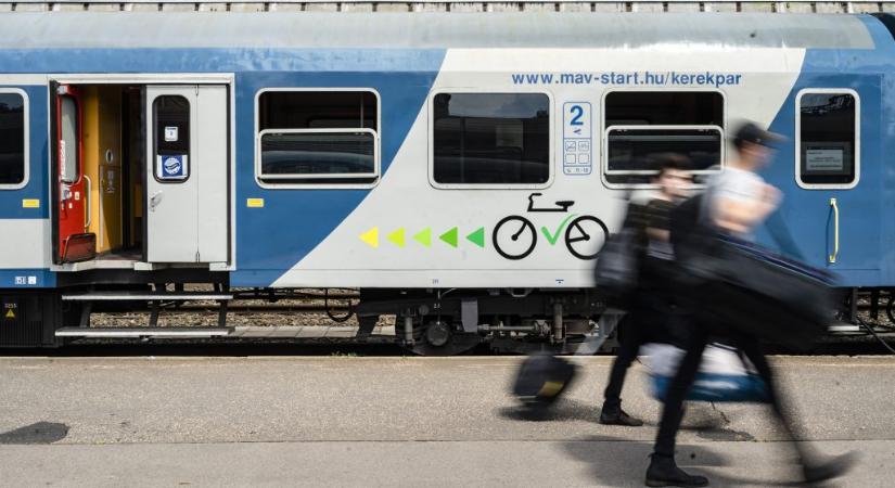MÁV: lerobbant vonat, pótlóbuszok, késések a balatoni vonalon