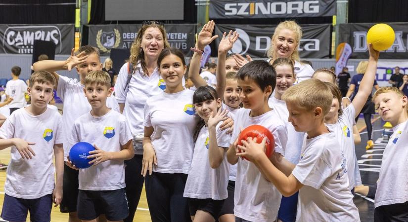 Kiütő, óriás darts foci, számháború: tartalmas volt a II. Debreceni Mozgáskarnevál! - fotókkal