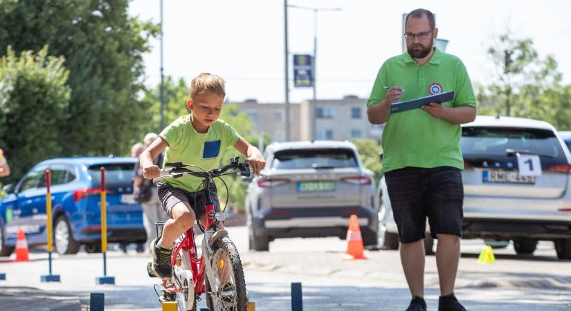 Újra közlekedett a család Fehérváron – megtartották a területi döntőt (galéria)
