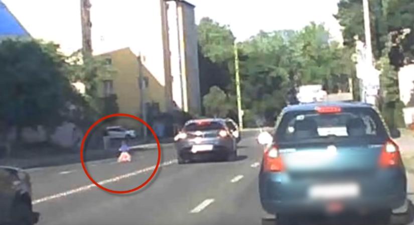 "Mindennapi hősök" - Nyílt levélben mondott köszönetet a rendőrség a gyermekmentő autósoknak
