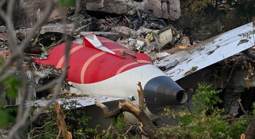 Átvizsgálnak minden Boeing 787-est Indiában