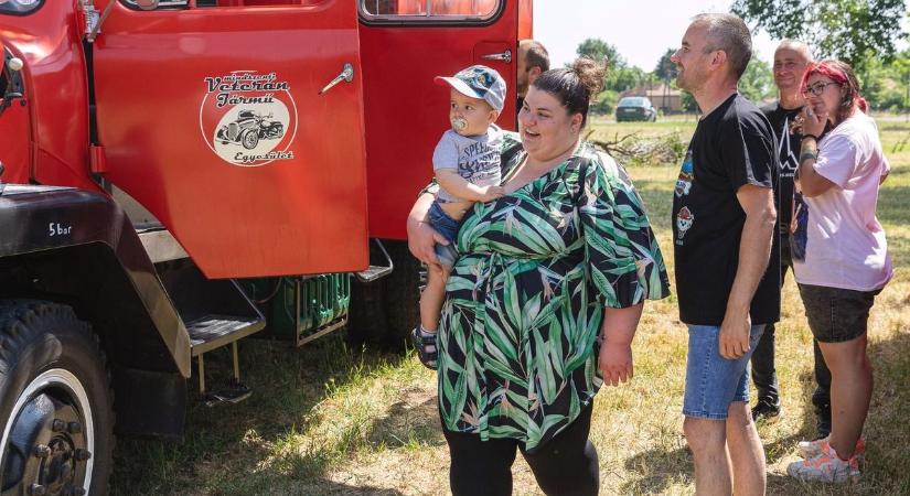Rengeteg tűzoltó gyűlt össze Hajdúböszörményben, de ezúttal örültek nekik – fotókkal