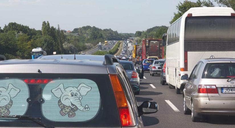 Videó: az életedet is megmentheti a dugóban ez a trükk - autóversenyző mondta el, jó ötlet-e így vezetni