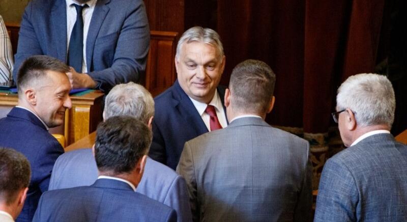 Egyre forróbb kampány, megreccsenő MÁV, óriási extraprofit