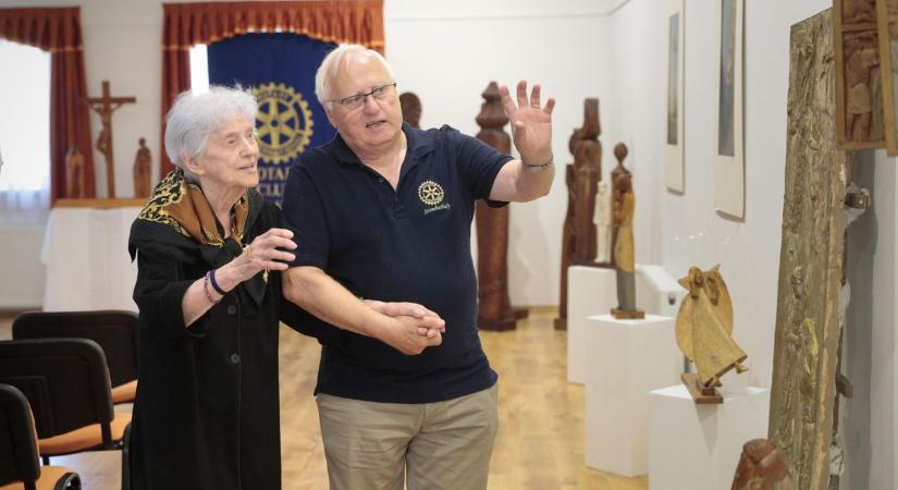 Kettős ünnep: százéves a magyar Rotary és száz éve született Kiss Sándor szobrászművész - fotók