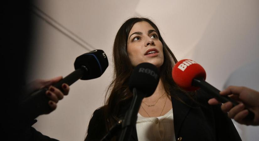 Megkötözve vonaglott Szentkirályi Alexandra kedvéért Rogán Antal minisztériumának a munkatársa