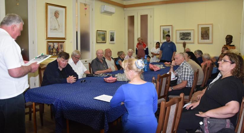A női lélek sokszínűségét festették a vásznakra – galériával
