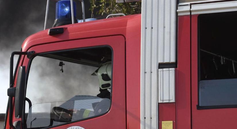 Tűz ütött ki egy hulladéklerakóban Szombathelyen