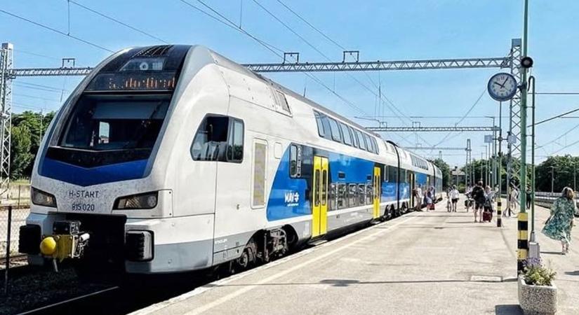Mentesítő vonatokkal készült a MÁV a Balatonra utazók számára