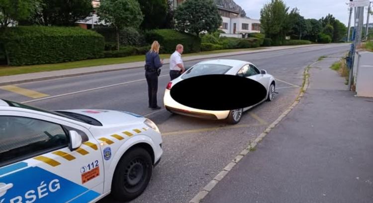 Megharapta a rendőrt a meztelen, részeg autós Budaörsön