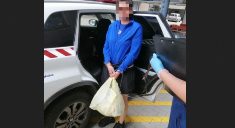 Letartóztattak egy 18 éves váci nőt, aki két kiskorú lányt futtatott