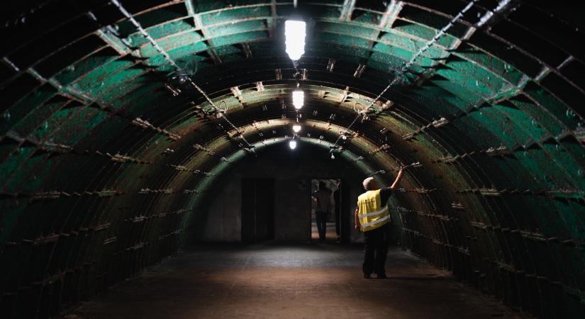 Bejártuk a metró elzárt tereit, közben pedig a Rákosi-bunkerbe is benéztünk