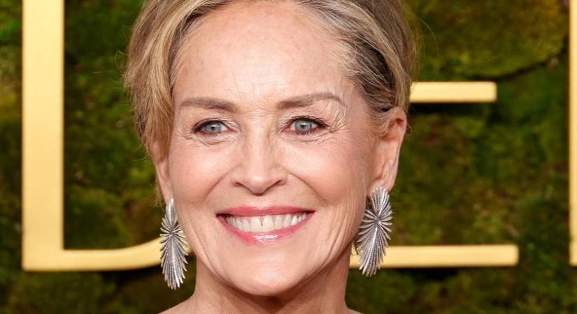 A 67 éves Sharon Stone fürdőruhában: évtizedeket tagadhatna le korából