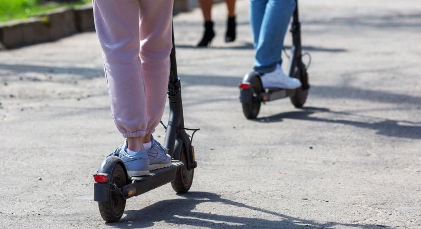 Elvennék az elektromos rollert a fiataloktól, kételkednek a vásárlók a hazai gyümölcsben