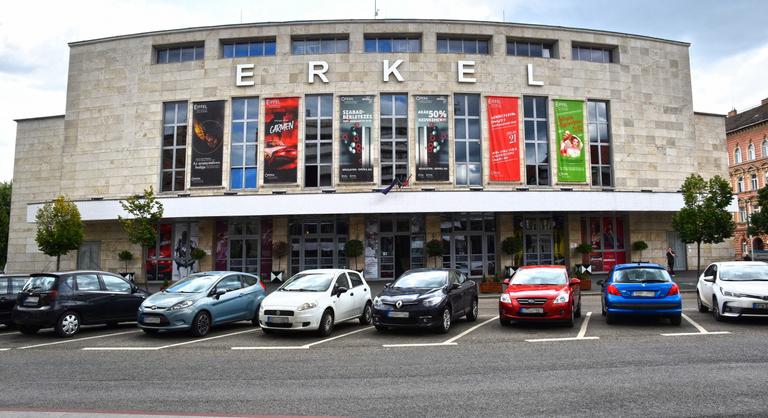 Sejtelmes videóban harangozza be új tagját az Erkel Színház