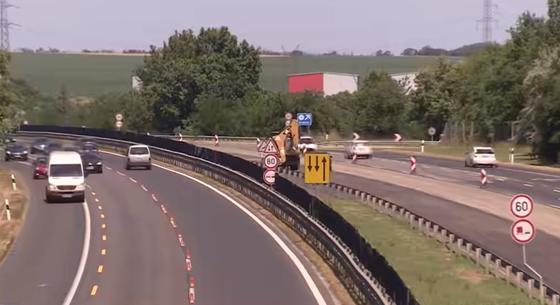 Fellélegzés: szüneteltetik az M7-es felújítását a nyáron