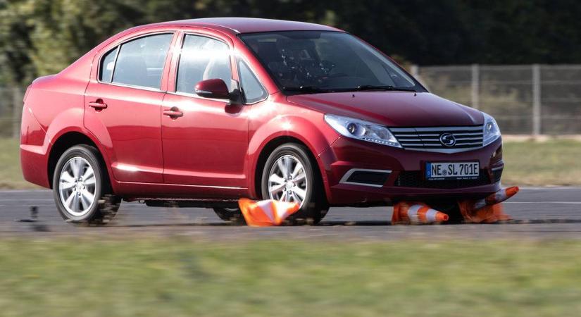 Tragikusnak tűnik a Suzuki forma kínai villanyautó biztonsága