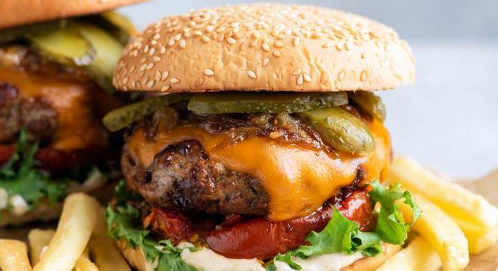 9 street food, amit otthon is elkészíthetsz: hamburger, lángos és társaik