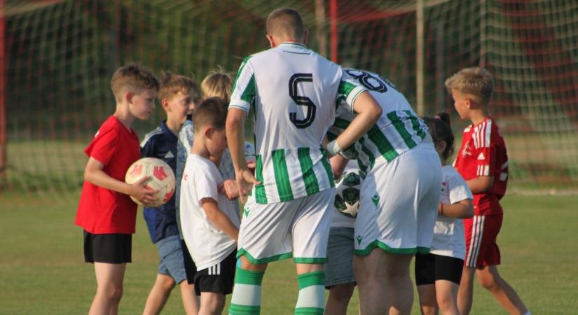 Fradi-sztárok Csengerben: sokan sasolták a zöld-fehéreket (fotókkal)