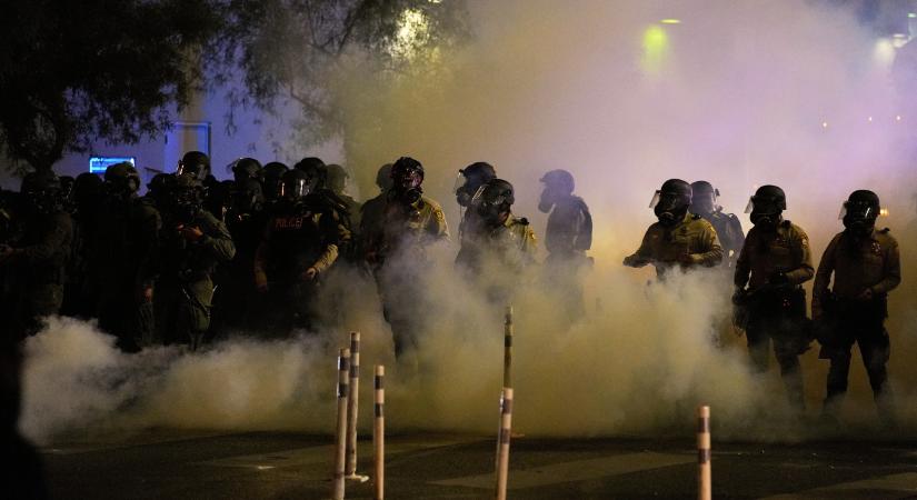 USA: újabb lövöldözés, több rendőr megsebesült egy kitoloncolási tüntetésen