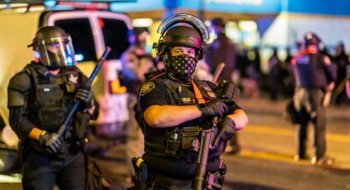 Portland-ben több rendőr megsebesült, Salt Lake City-ben lövöldözés volt a kitoloncolások ellen tartott tüntetésen