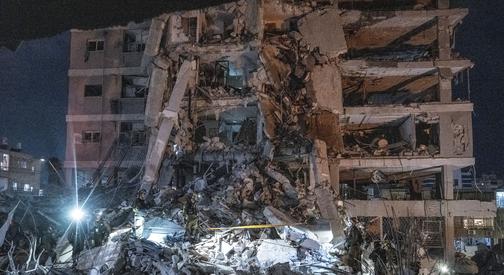 Hatan meghaltak és 200-an megsebesültek az éjjeli iráni rakéta és dróntámadások folyamán – élő